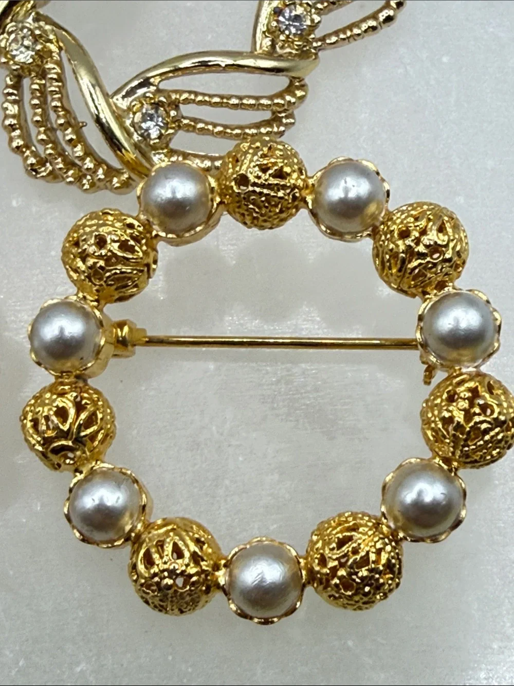 Vintage 4 pc Gold tone faux Pearl Decorative Brooch Set rhinestone pin 1 signed